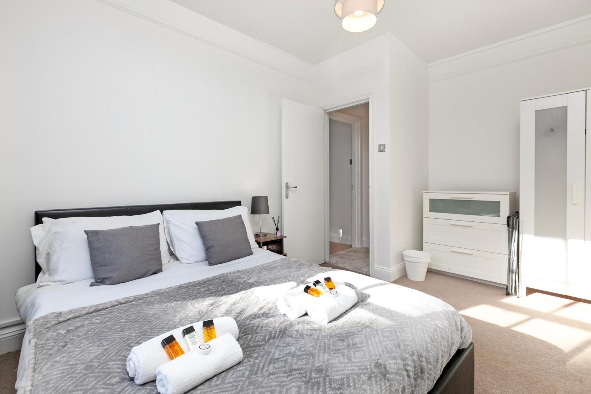 Beautiful 3 Bedroom Flat In Scott Ellis Gardens Лондон Экстерьер фото